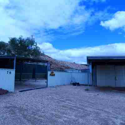 Di's Dugouts Hotel Exterior