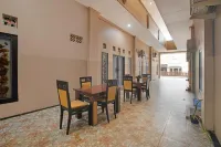 O帕朗卡拉亞市大學飯店（原名Wisma Aries） - 2 星級