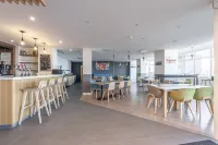 Holiday Inn Calais - Centre Car Ferry by IHG - Wifi