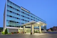 DoubleTree by Hilton Hotel Newark