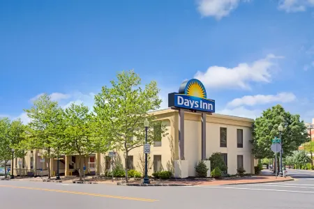 Days Inn by Wyndham Silver Spring Отели рядом с достопримечательностью «Серебряная весна»