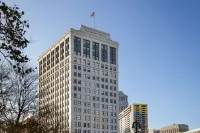 Hotel David Whitney, Autograph Collection Hotel dekat Detroit Golf Club