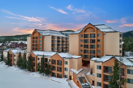 Marriott's Mountain Valley Lodge at Breckenridge Отели рядом с достопримечательностью «Квандари Пик Трейлхед»