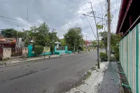 RedDoorz Syariah Near RS Bhayangkara Nganjuk Hotel a Nganjuk Sub-District