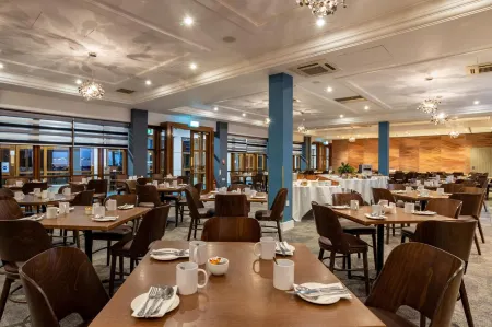 Weetwood Hall Estate Отели рядом со станцией Headingley