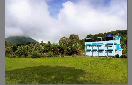 Hotel Blue Valley Отели рядом с достопримечательностью «Guru Sikhar»