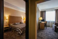 Avrora Hotel