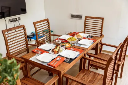 Holiday Crib Отели рядом с достопримечательностью «Meeru Island Resort and Spa»