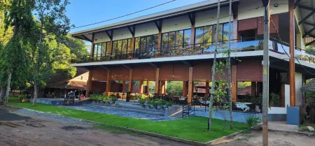 Riviera Resort Отели рядом с достопримечательностью «iSoft Trchnologies»