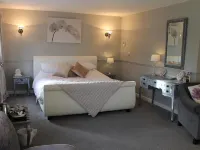 The Swan Motel, Gillingham Hotels in Denton