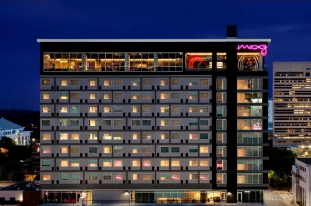 Moxy Charlotte Downtown Отели рядом с достопримечательностью «Спектрум-центр»