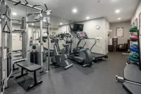 Ramada by Wyndham Costa Mesa/Newport Beach - Gym