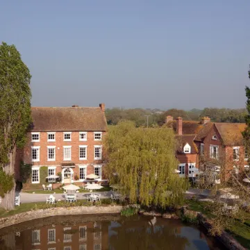 Corse Lawn House Hotel