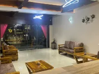 Hotel Ceasta โรงแรมใกล้ไอเอสบี