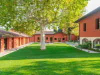 Villa Il Platano Hotels near Teatro Sociale