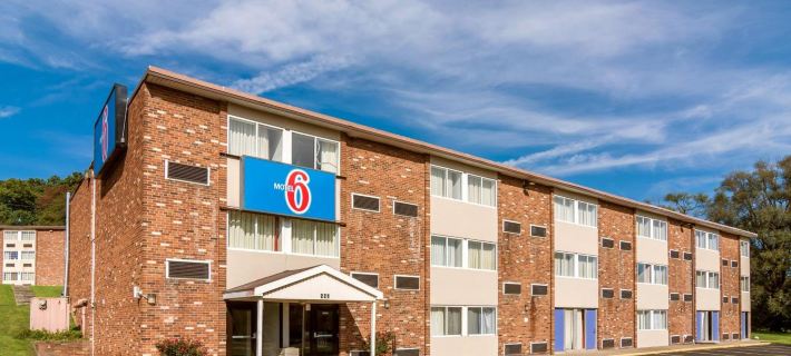 Motel 6 New Stanton, PA Отели в г. Уэстморленд Каунти
