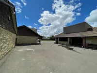 Bentleys Motor Inn - parking