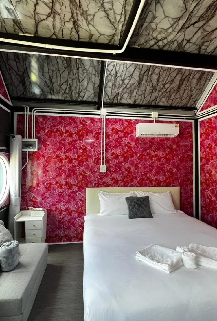 ห้องเตียงใหญ่ 1 เตียง วิวภูเขา