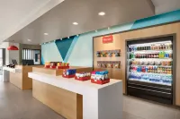 Avid Hotel Boston Logan Airport - Revere Отели в г. Ревир