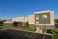 La Quinta Inn & Suites by Wyndham Bannockburn-Deerfield Hotels near Forest Park