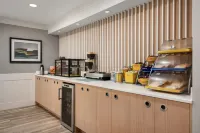 Days Inn by Wyndham Kelowna - breakfast