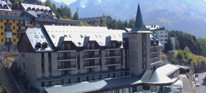 Snö Aragon Hills Отели в г. Уэска