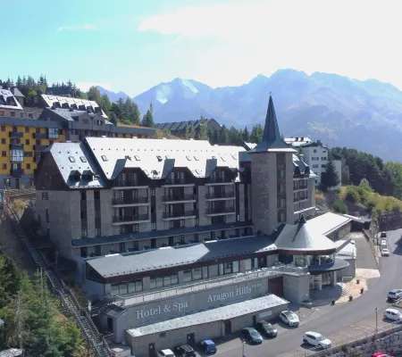 Snö Aragon Hills Hotels in Formigal