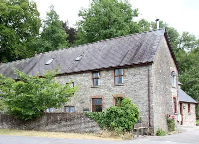 Melin Tregib Hotels near Castell Carreg Cennen