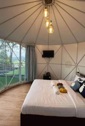 ห้องดีลักซ์ เตียงคิงไซส์ พร้อมวิวสวน