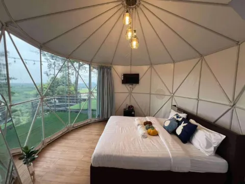 ห้องดีลักซ์ เตียงคิงไซส์ พร้อมวิวสวน