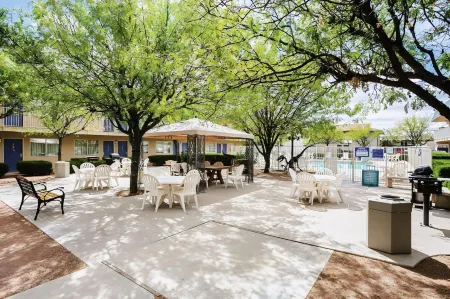 Motel 6 Holbrook, AZ Отели в г. Холбрук