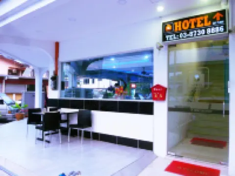 The b'Hotel