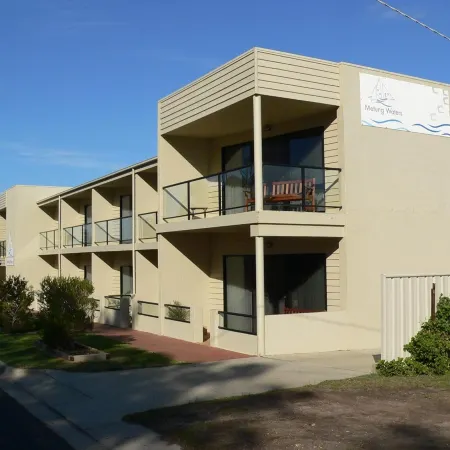 Metung Waters Motel and Apartments Отели в г. Лейкс-Энтранс