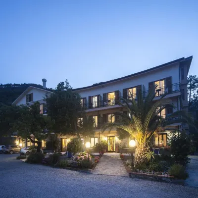 Albergo Suisse Bellevue Hotels near Monterosso Old Town Beach