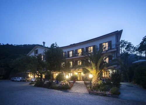 Albergo Suisse Bellevue - parking