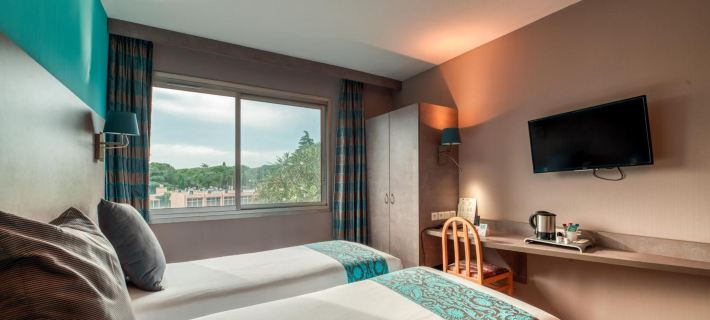Logis Hotel Nimotel ガルのホテル