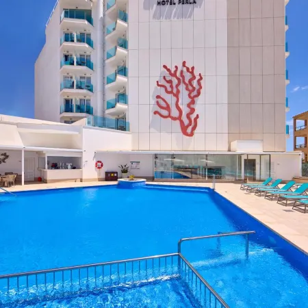 Universal Hotel Perla