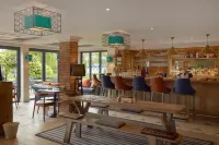 The Swan, Streatley, Berkshire - bar