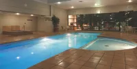 Grand Hotel Melbourne - piscina