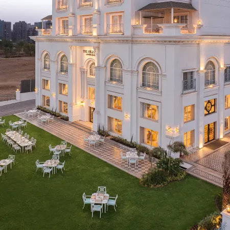Hotel Hillock Ahmedabad