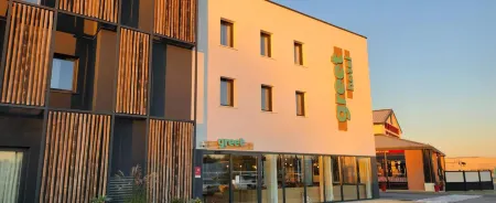 Greet Hôtel Orthez Bearn Отели в г. Беран