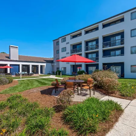 Sonesta Select Charlotte University Research Park Отели рядом с достопримечательностью «Торговый центр Tryon»