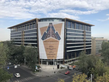 Mercure Almaty City Center Отели рядом с достопримечательностью «Музей народных музыкальных инструментов им. Ыхласа»