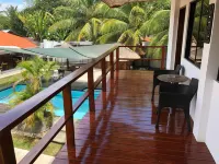 Parrot Resort Moalboal Отели в г. Моолбол