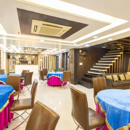 Hotel Gold Souk - Karol Bagh Отели рядом с достопримечательностью «Рынок Карол Ба»