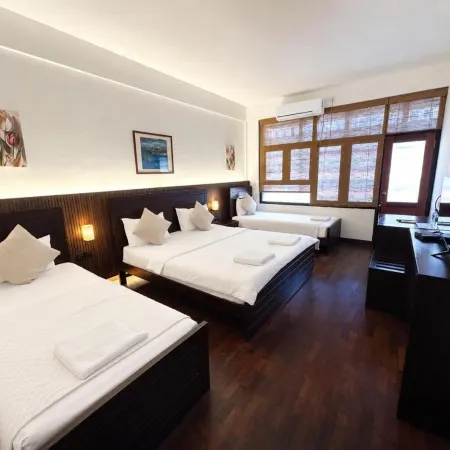 Subhas Tourist Hotel