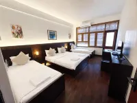 Subhas Tourist Hotel - bar