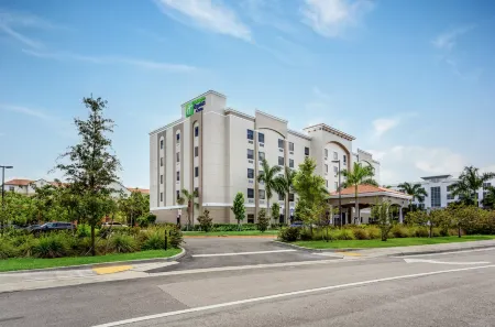 Holiday Inn Express & Suites Miramar Отели в г. Мирамар