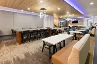 La Quinta Inn & Suites by Wyndham El Paso East Loop-375