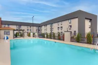 La Quinta Inn & Suites by Wyndham Nashville Airport